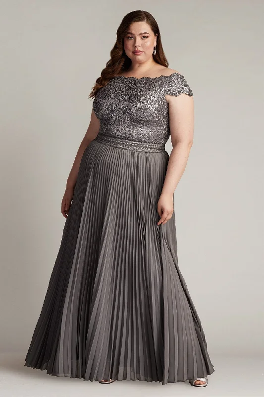 Deal Dash Tadashi Shoji CFC24341LQ Long Plus Size Pleated Formal Dress