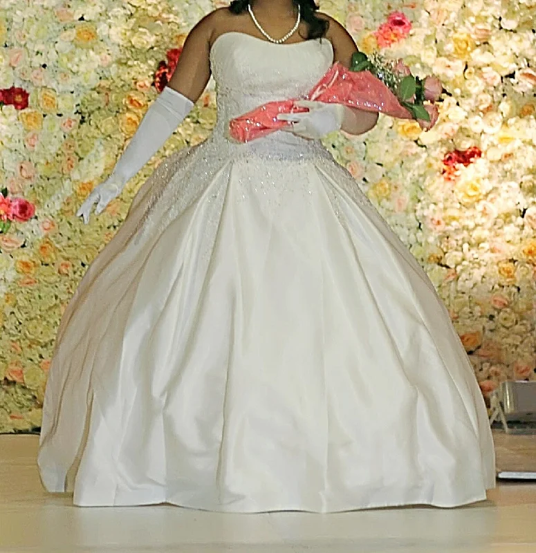 Limited Availability David Tutera 215260
