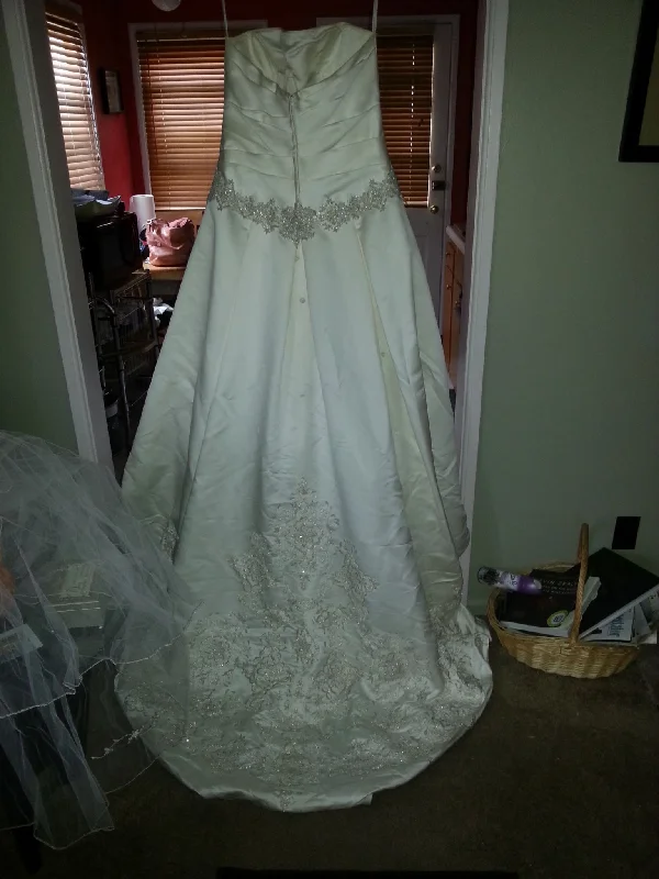 Today’s Deal Oleg Cassini ct314 ivory